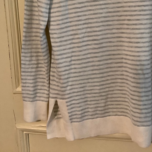Striped LOFT Sweater SP - Picture 5 of 5